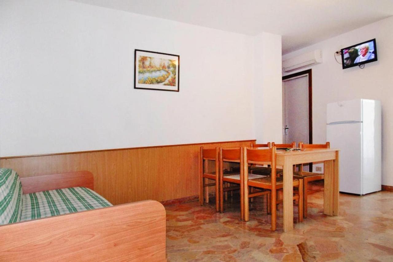 Apartment Aurora A B,